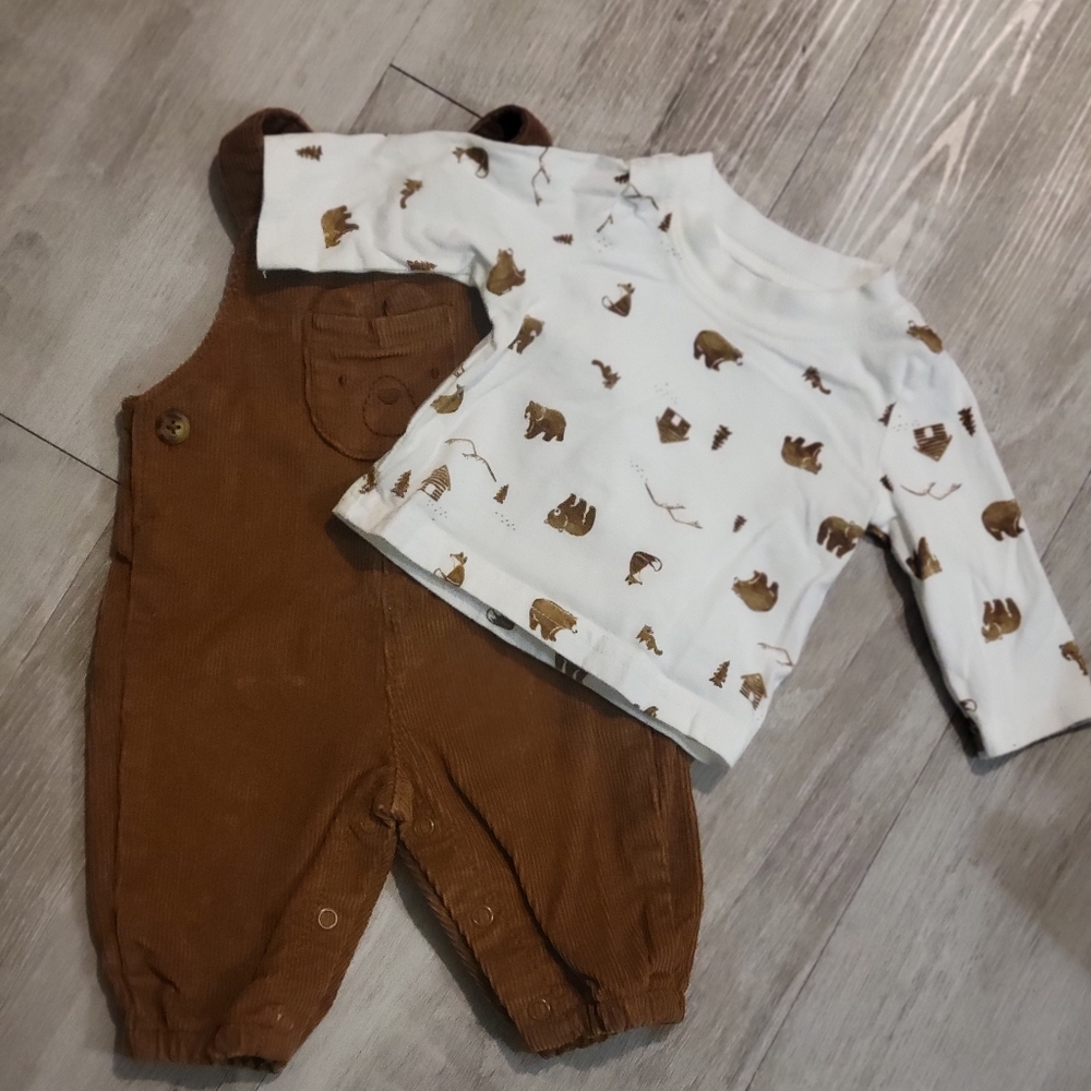 Carter's NB 2-Piece Bear Overall Set. Excellent used condition!! So so cute!
